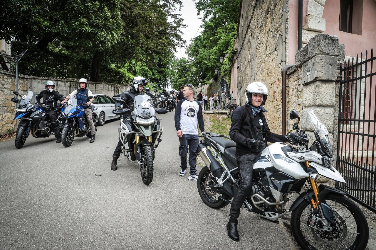 Triumph Adventure Experience: quando la moto va a braccetto con l'architettura